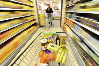 Un carretó de la compra en un supermercat.