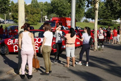 Imatge d’alumnes lleidatans que dilluns no van poder examinar-se.