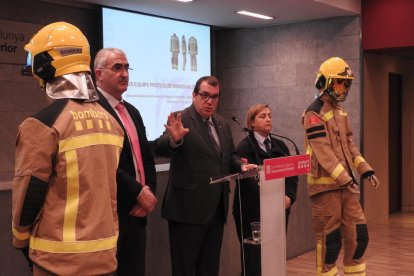 Els Bombers estrenaran uniformes que ofereixen més protecció