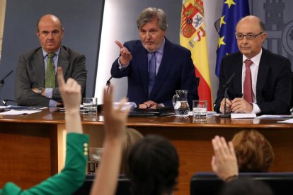 El ministre d’Economia, el ministre portaveu i el ministre d’Hisenda, ahir després del Consell.