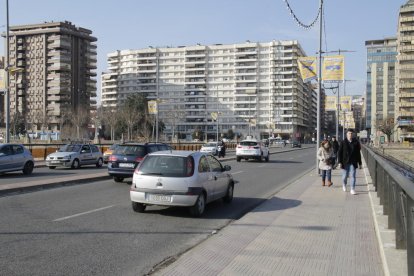 Els veïns proposen instal·lar-hi pilons o una altra mesura de protecció.