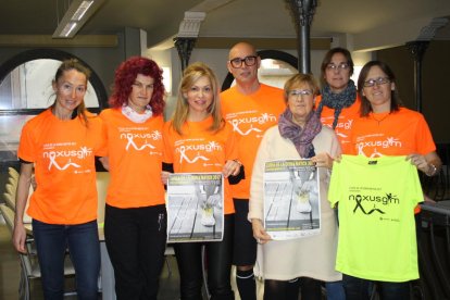 Organizadores junto a la teniente de alcalde Montse Parra ayer durante la presentación.