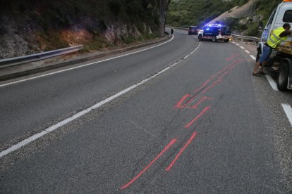 Un jove motorista va morir dimarts a la C-13 a Camarasa.