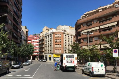 El presumpte lladre intentava vendre en aquesta zona la bicicleta.