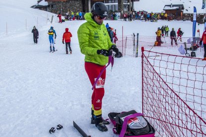 Kilian Jornet, preparándose antes del comienzo de la prueba.