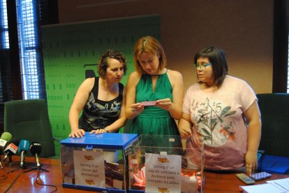 Un momento del sorteo, ayer, de varios premios de la Open Night. 