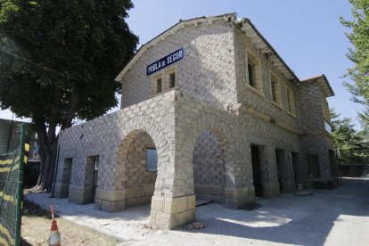 L’estació de tren de la Pobla de Segur, en obres, serà un punt d’informació turística.