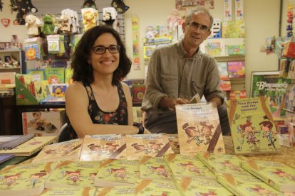 Presentan ‘Poca broma amb les vacances’ en la librería El Genet Blau 