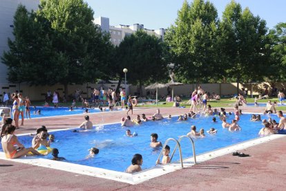 Imatge d’ahir a la tarda a les piscines de Cappont, on es va completar l’aforament.