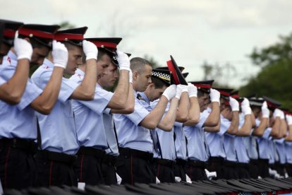 Entrega de diplomes a una nova promoció de Mossos.