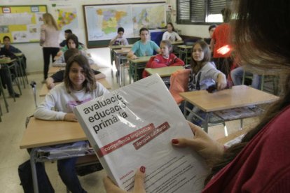 Alumnes de sisè de Primària, a punt d’iniciar les últimes proves de competències.