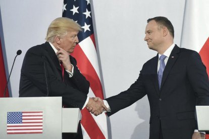 El presidente de los EEUU, Donald Trump, junto al mandatario de Polonia, Andrzej Duda.