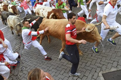 Una imatge del primer 'encierro' dels sanfermines