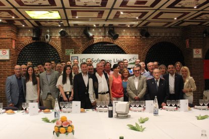 Foto de familia de la cena que organizó el Grupo ICG para felicitar al Llista por su gran campaña.