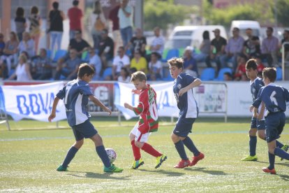 Uno de los partidos del torneo Mig Segrià que se disputaron ayer en Torrefarrera.