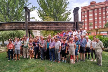 El grup de músics, durant la visita a la capital de les Garrigues.