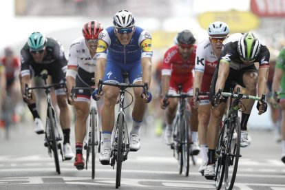 La victòria de Kittel es va haver de confirmar a la ‘photo-finish’.