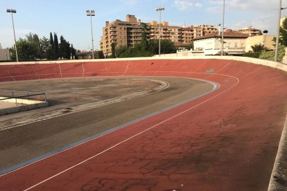 La pista està ara neta de matolls i s’hi pot entrenar.