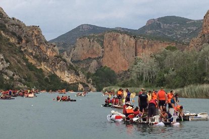 Arriben les primeres barques de la Transsegre a Sant Llorenç