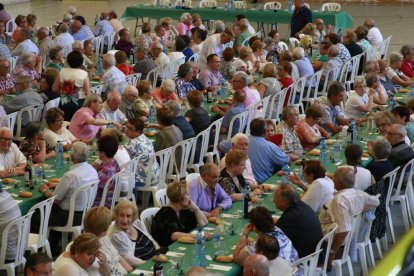 La llar de jubilats de la Bordeta celebra la festa del soci