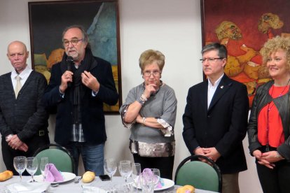 Rodamilans y los ediles Vilella y Culleré acompañaron ayer a la Asociación de Laringectomizados.