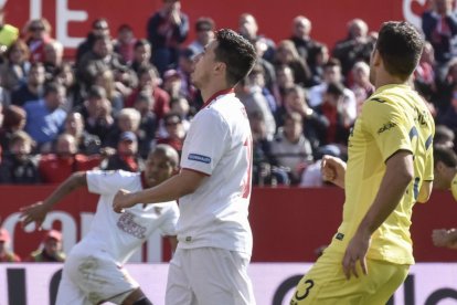 El sevillista Nasri se lamanta nada más errar un penalti con que se sancionó al Villarreal.