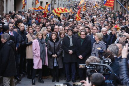 Miles de personas arroparon a los tres encausados por el 9-N, muchos enarbolando esteladas.