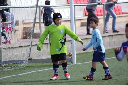 Itzan Cabello Solís, durant un partit amb el seu equip, el prebenjamí del FIF Lleida.