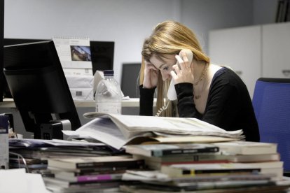 El sobreesforç de treball no remunerat pot provocar l’estrès laboral.