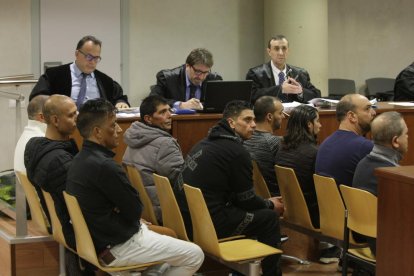 Los nueve acusados en un juicio que empezó el lunes y finalizó ayer en la Audiencia Provincial de Lleida.