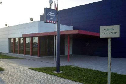 Vista exterior de la comisaría de los Mossos d’Esquadra en Cervera. 