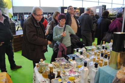 Centenares de visitantes pasaron por el pabellón de la feria para adquirir aceite y participar en los talleres. 