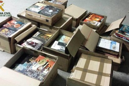 Imagen de los cómics incautados y valorados en 7.665 euros. 