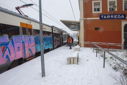 El tren de la línia de Manresa que va parar ahir a Tàrrega al migdia procedent de l’Hospitalet.