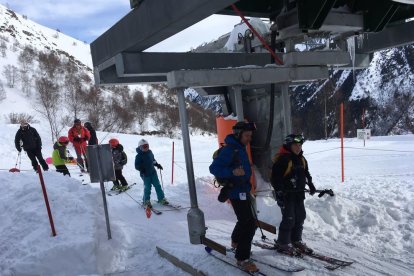 L’estació de Tavascan, al Sobirà, va reobrir portes i va acollir uns 500 esquiadors.