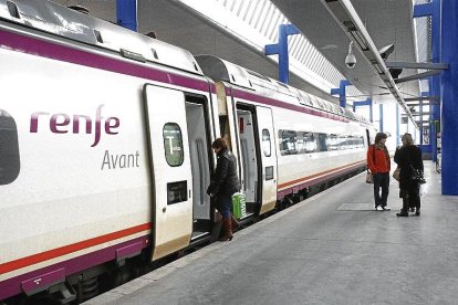 Un Avant en la estación de Lleida.