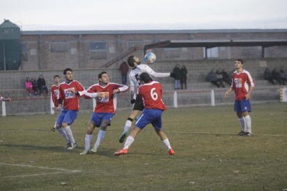 El Guissona B no va poder fer res per aturar les escomeses del Vallfogona, que segueix a la zona alta.