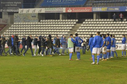 Protestes de jugadors i afició del Lleida Esportiu al Camp d'Esports