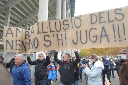 Protestes de jugadors i afició del Lleida Esportiu al Camp d'Esports