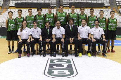 El leridano Àlex Rubín de Celis, el primero por la izquierda, con la plantilla infantil del Joventut.