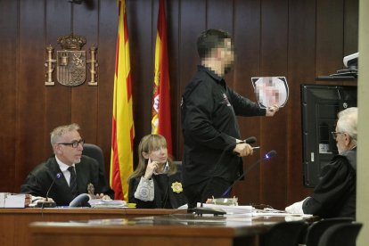 La testigo no se reconoció en esta foto ayer durante el juicio.