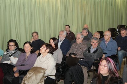 Un momento de la asamblea celebrada ayer en el Ateneu.