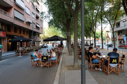 Les terrasses dels bars i restaurants de Lleida aprofiten els talls de carrers