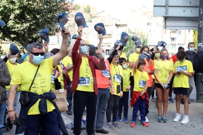 Recapten més de 20.000 euros al Posa't la Gorra per a la lluita contra el càncer infantil || Unes mil persones a la caminada i Gorra d'Honor per a Lluís Cortés per la seua implicació en la festa