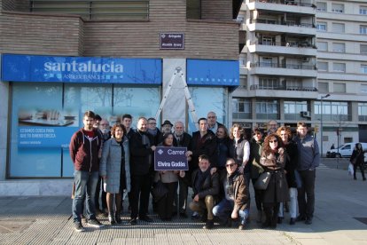 El acto consistió en sustituir la placa de Alcalde Areny por otra dedicada a Elvira Godàs.