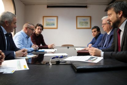 Momento de la reunión entre el ayuntamiento y Acuamed.