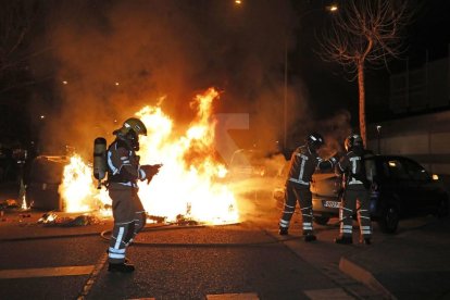 Grups radicals van protagonitzar disturbis després de la concentració pacífica convocada per demanar la llibertat del raper Pablo Hasel.