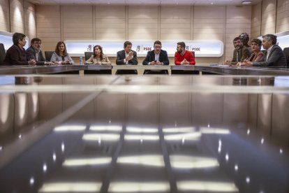 Moment de la reunió d’ahir de la gestora del PSOE.