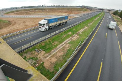 Al fondo, el enlace para los vehículos procedentes de Zaragoza (A-2) que salgan en dirección a la A-14.