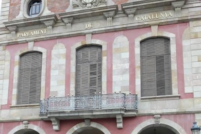 Alumnes de l’institut d’Almenar, ahir, al Parlament de Catalunya.